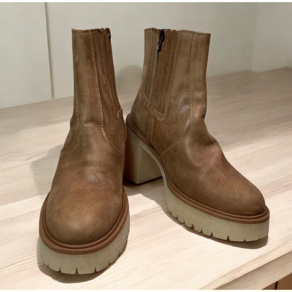 Free People James Chelsea Boots sz 38 (7.5US)